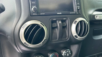 2018 Jeep Wrangler JK Sahara 4x4