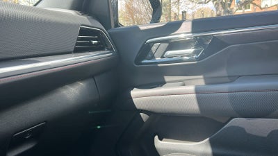 2025 Chevrolet Suburban RST