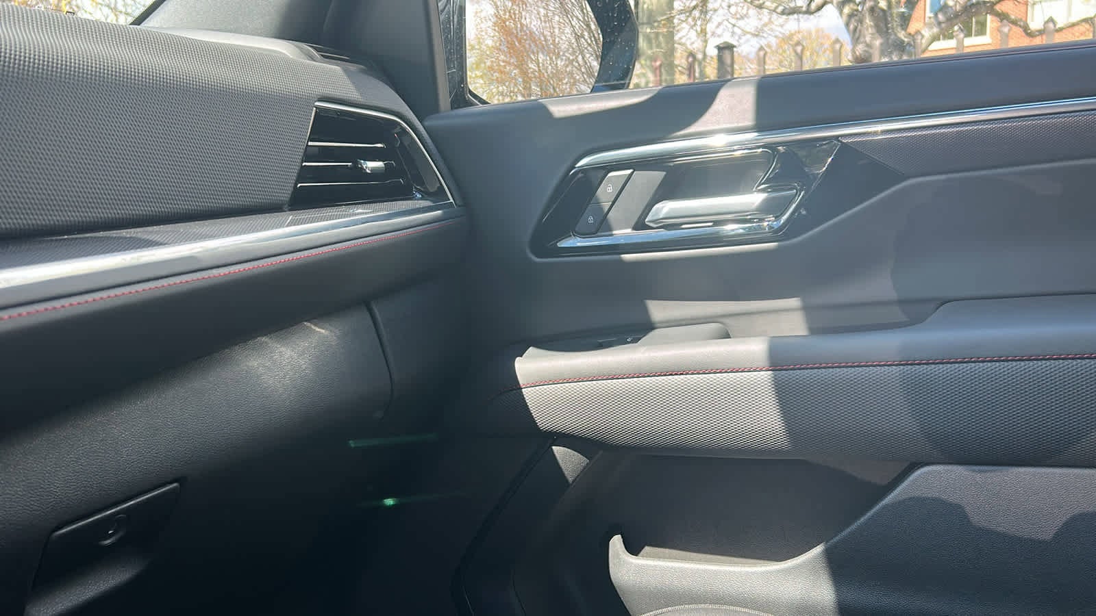 2025 Chevrolet Suburban RST