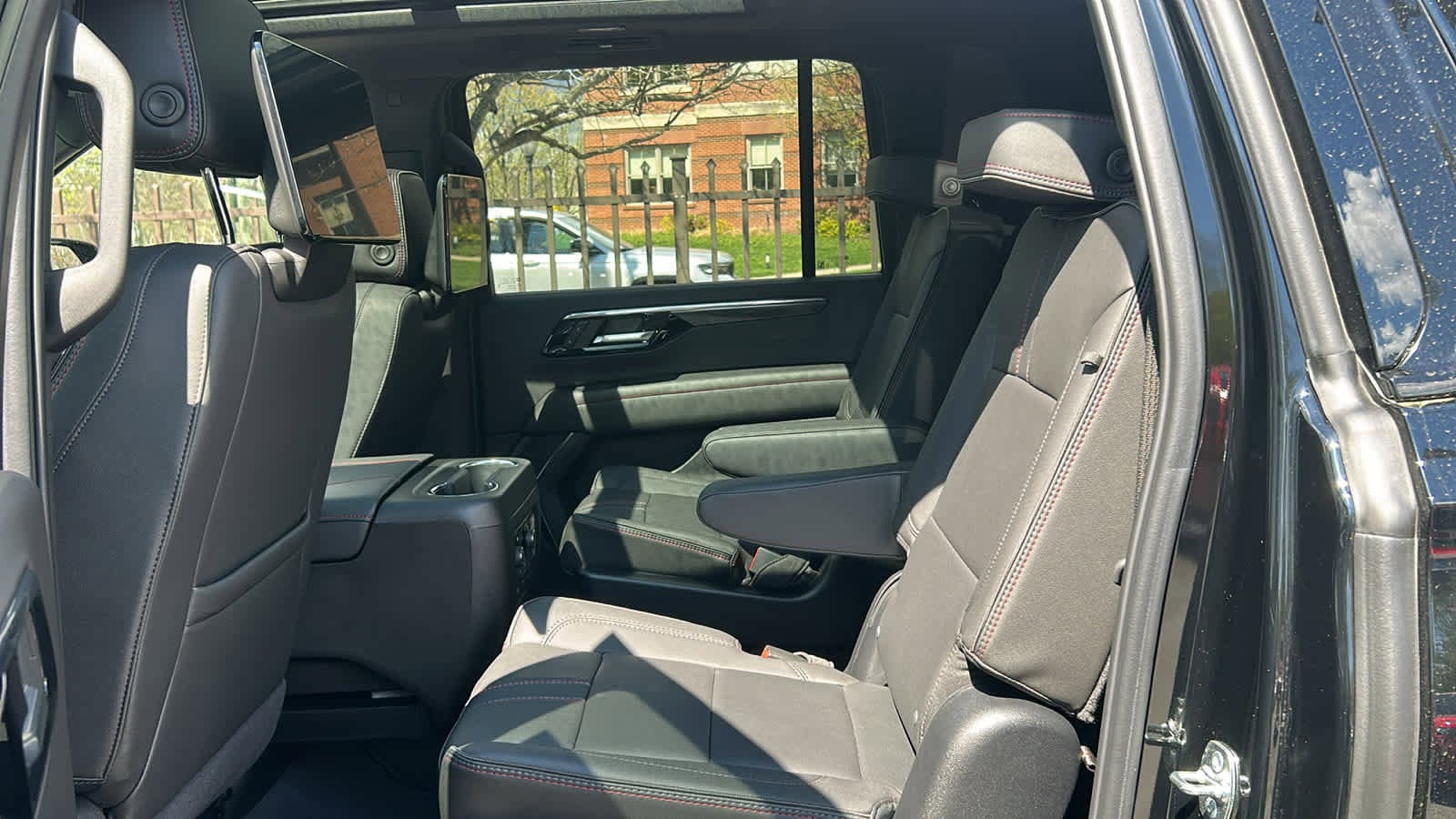 2025 Chevrolet Suburban RST