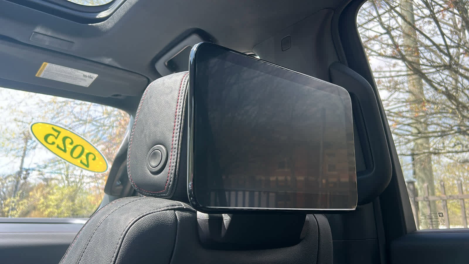 2025 Chevrolet Suburban RST