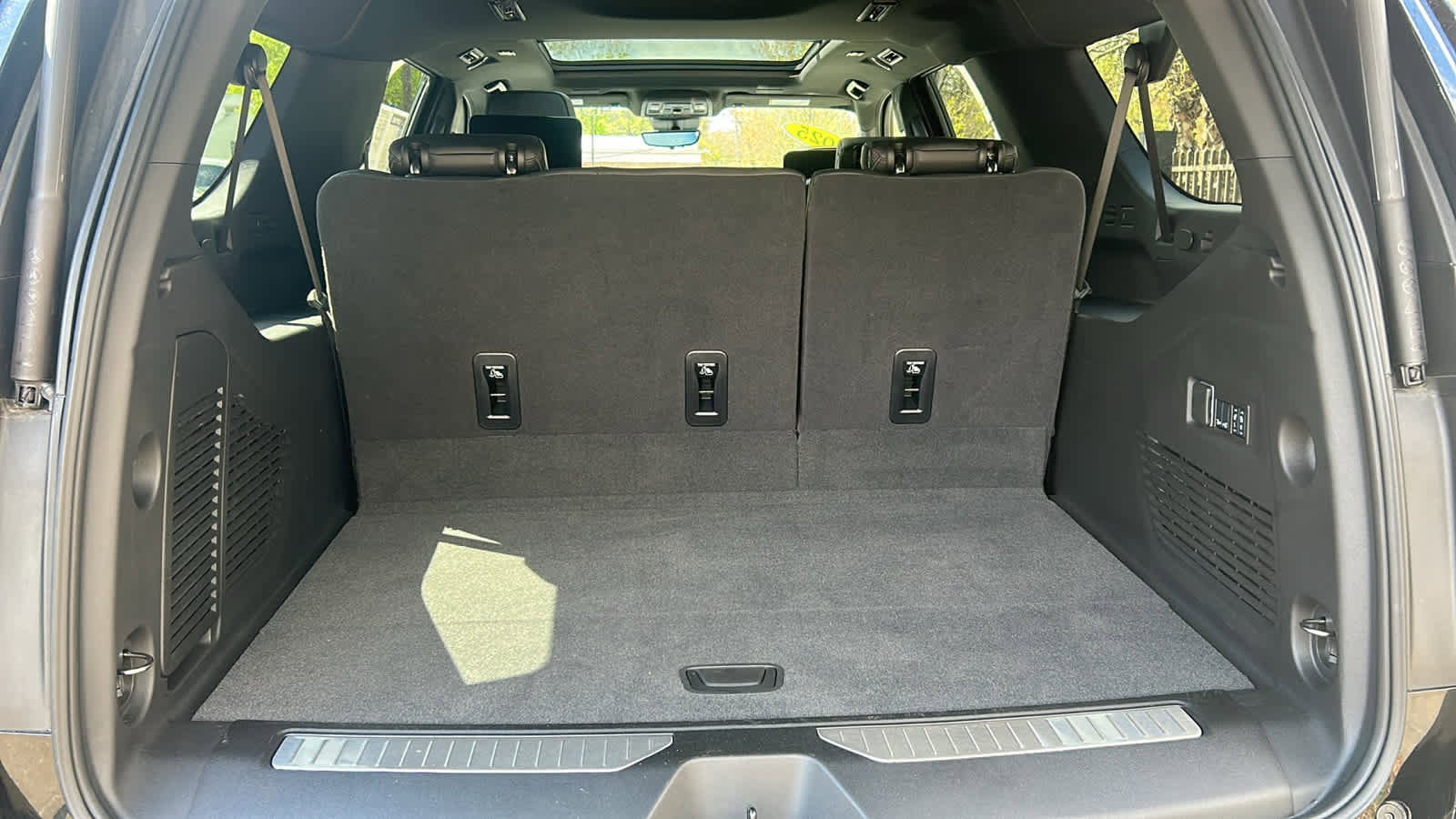 2025 Chevrolet Suburban RST