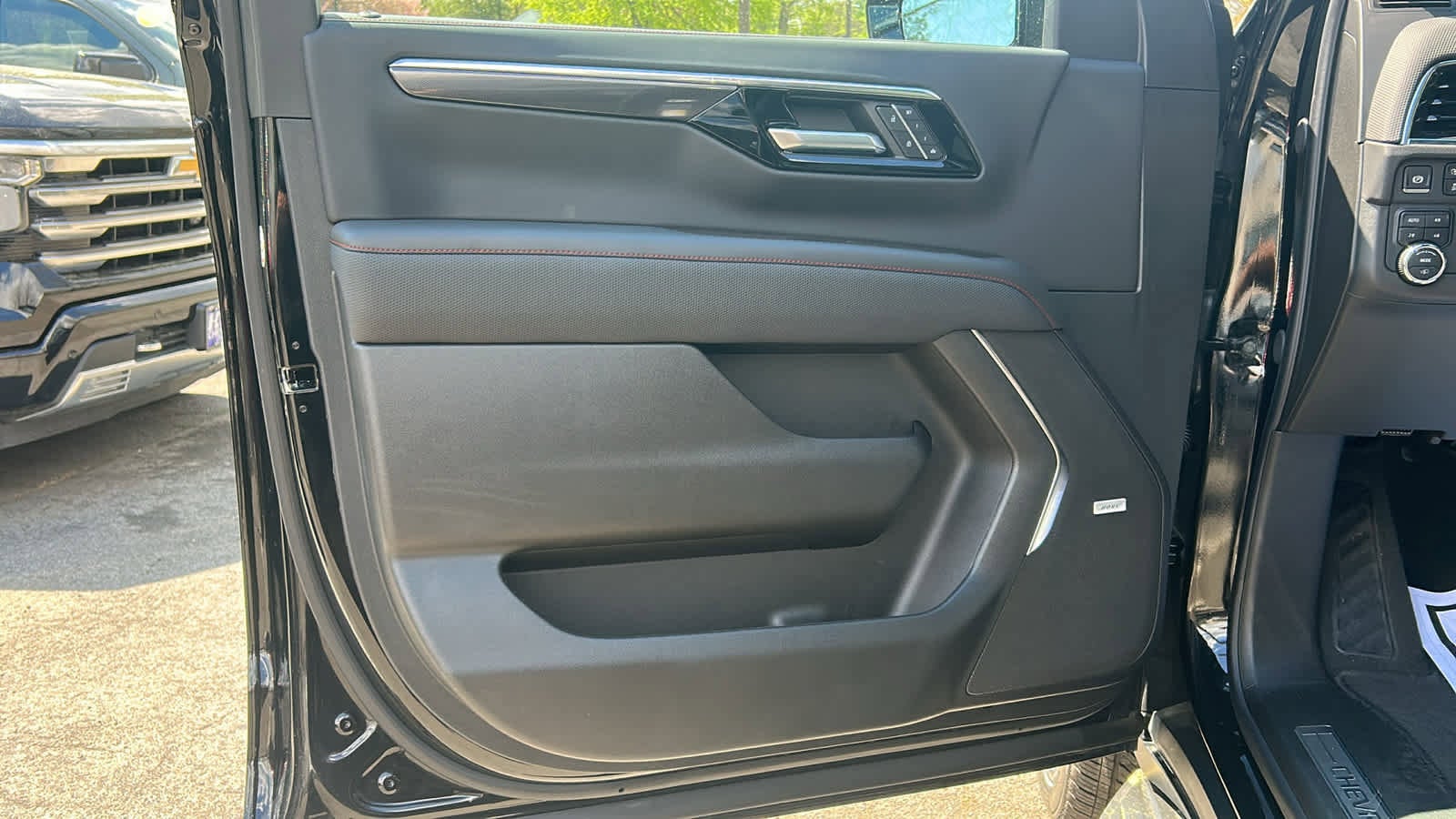 2025 Chevrolet Suburban RST