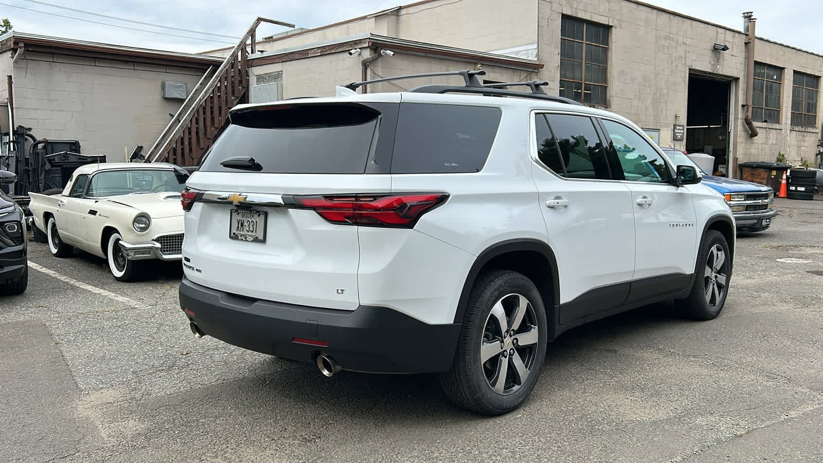 2023 Chevrolet Traverse LT Leather
